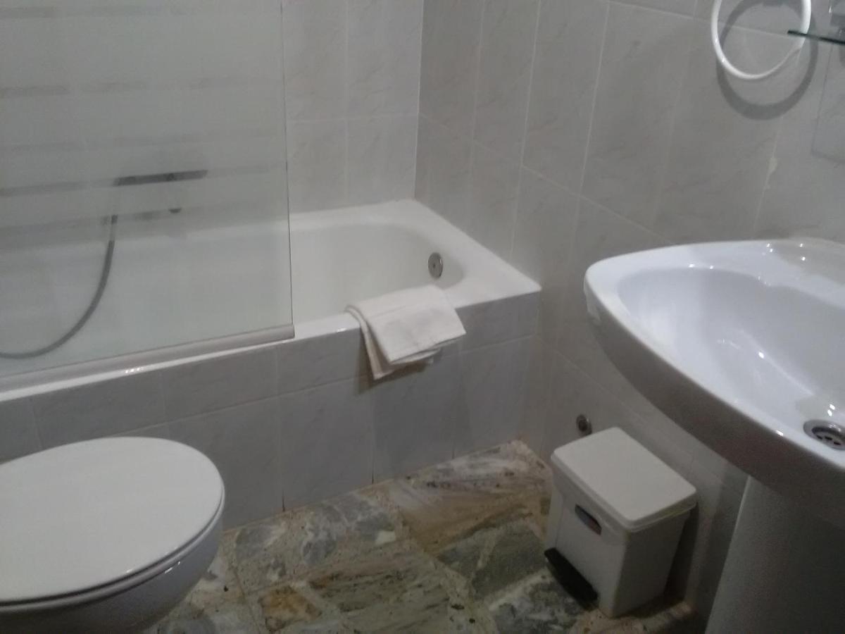 Nuévalos Hostal Restaurante El Cazador מראה חיצוני תמונה