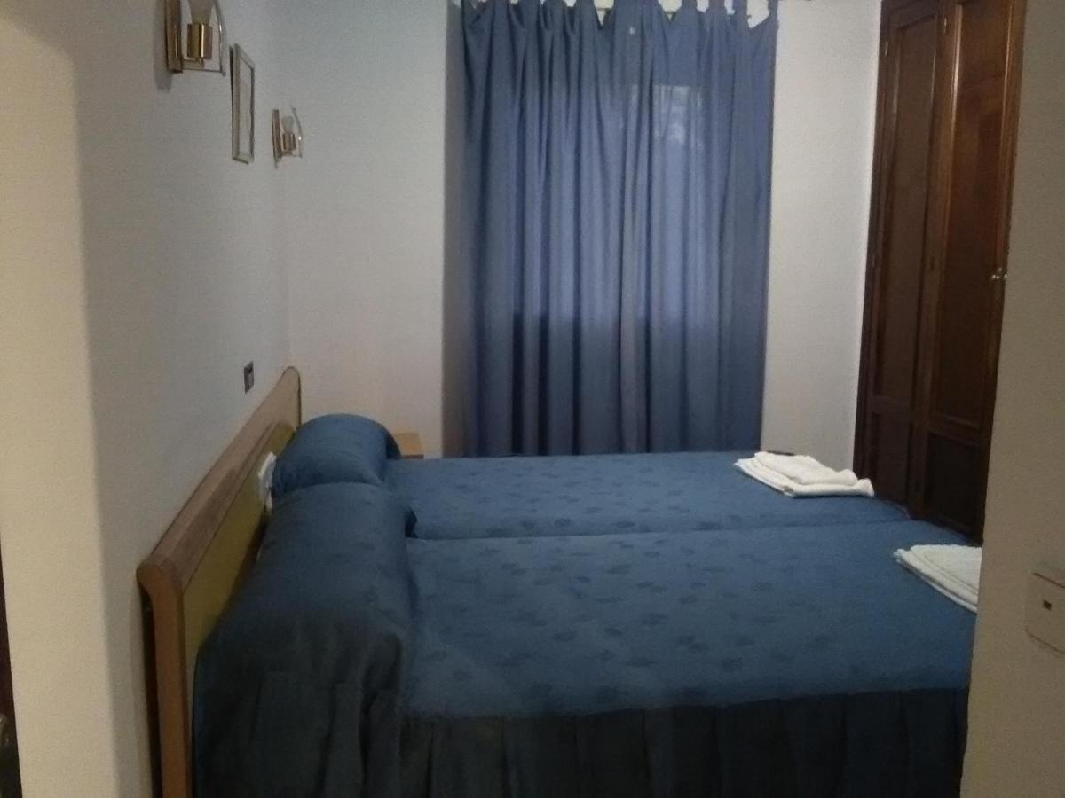 Nuévalos Hostal Restaurante El Cazador מראה חיצוני תמונה