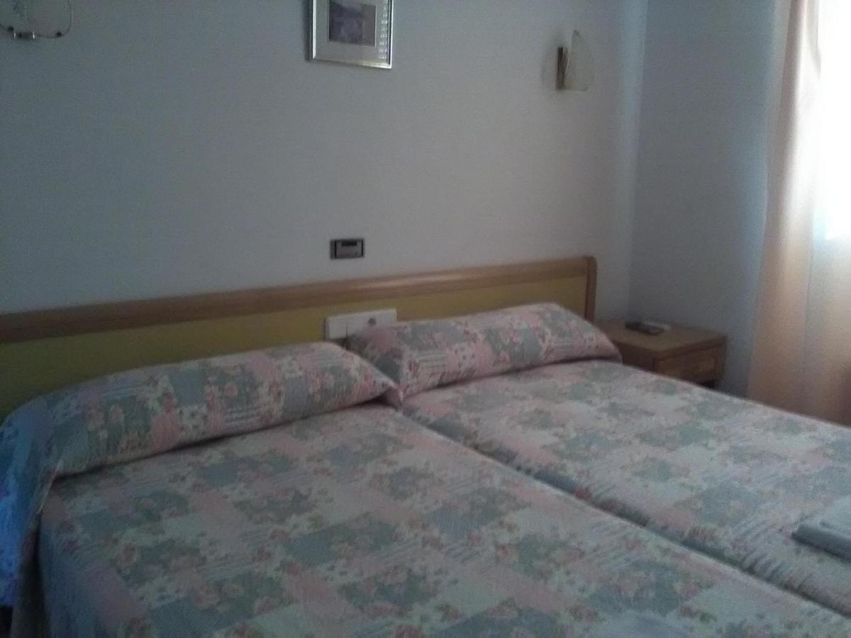 Nuévalos Hostal Restaurante El Cazador מראה חיצוני תמונה